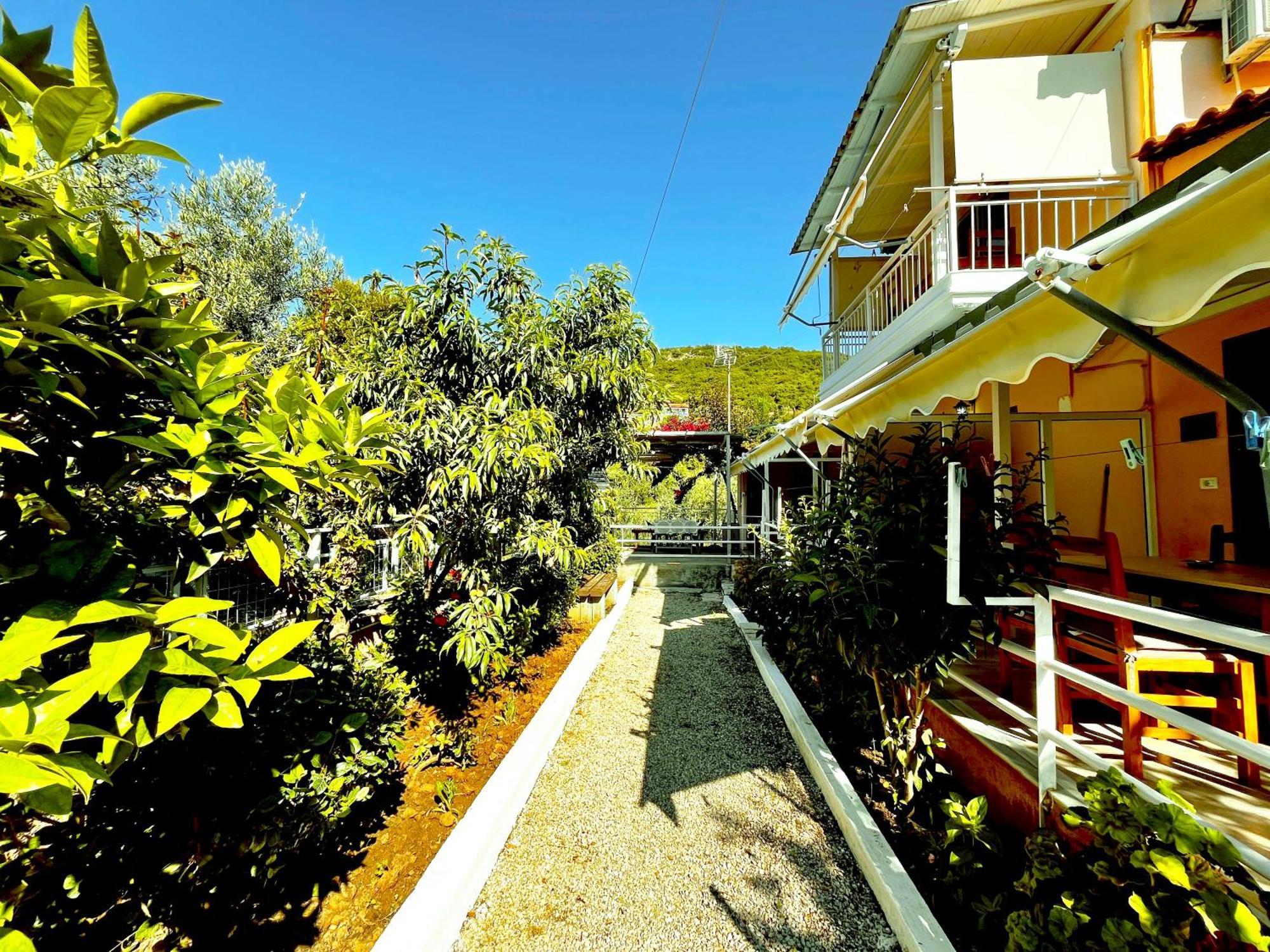 Garden Rooms Himare Exterior photo