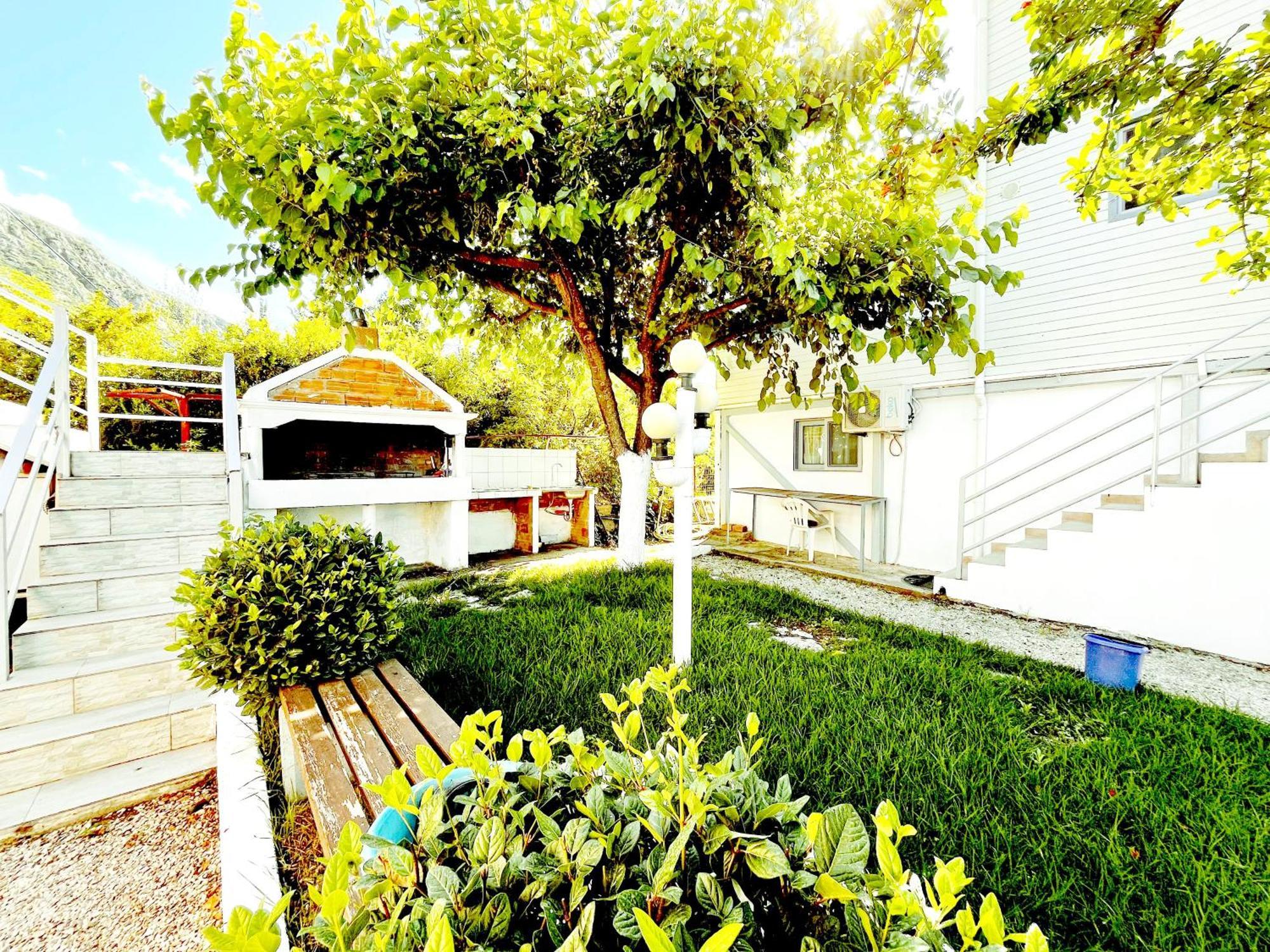 Garden Rooms Himare Exterior photo