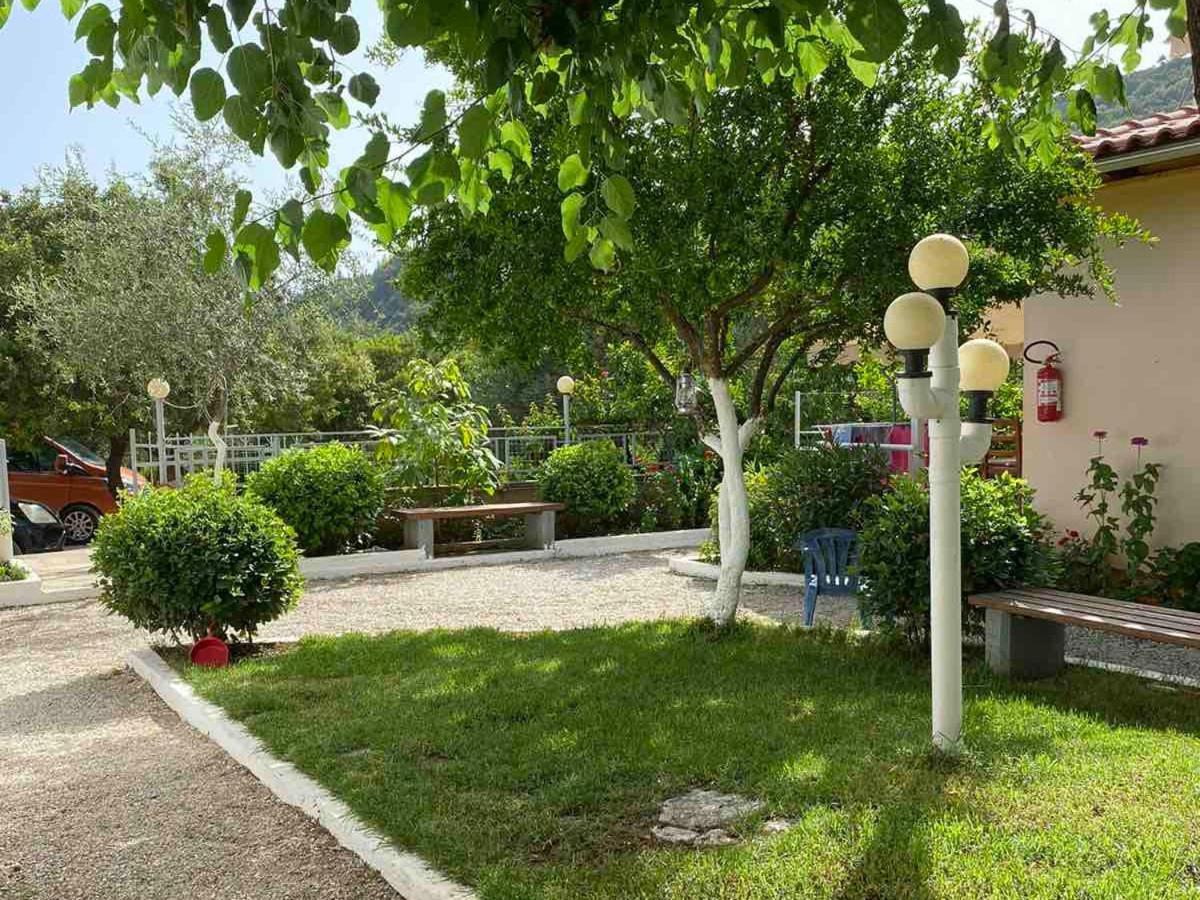 Garden Rooms Himare Exterior photo