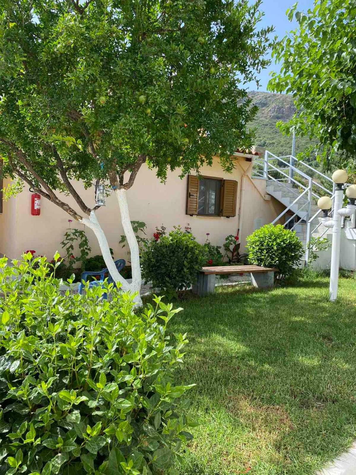 Garden Rooms Himare Exterior photo